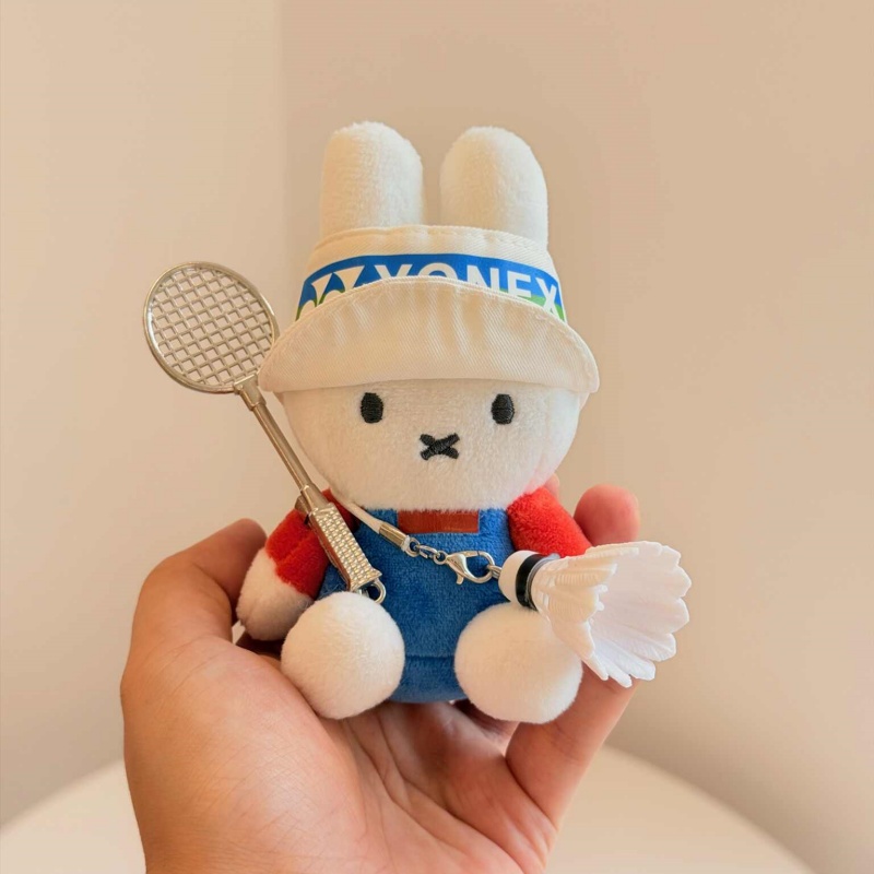 新しい可愛いスポーツミッフィーバニーぬいぐるみキーホルダー、 - Badminton Tv のレビューと価格